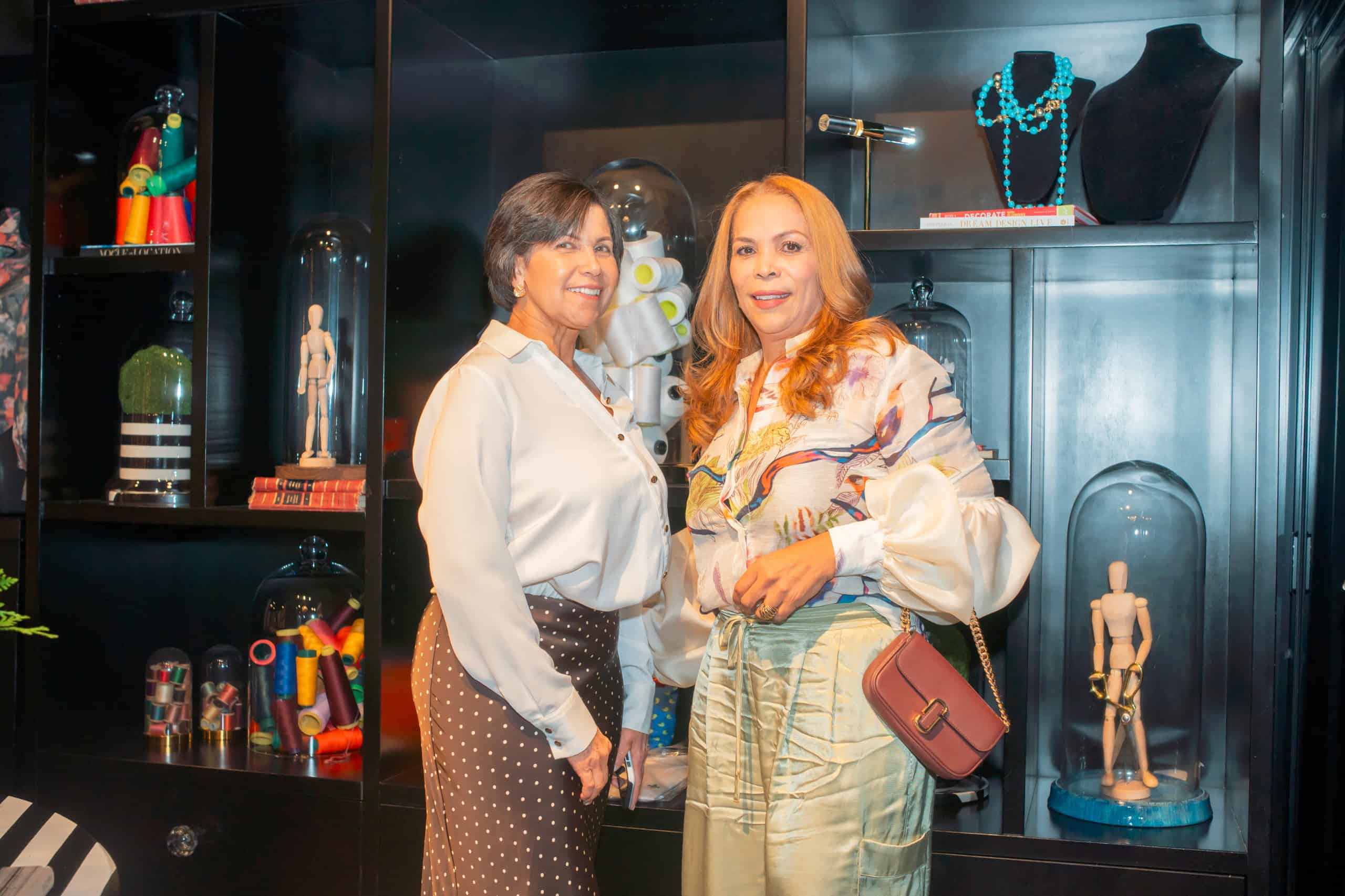 Ingrid Quezada y Carmen Jquez.