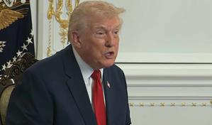 Trump llama estúpida a reportera por preguntarle por qué culpa a Biden del tiroteo en DC