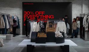 Consumidores de EE. UU. compran en línea 11,800 millones de dólares durante el Black Friday