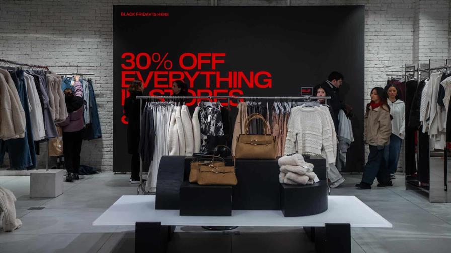 Consumidores de EE. UU. compran en línea 11,800 millones de dólares durante el Black Friday Consumidores de EE. UU. compran en línea 11,800 millones de dólares durante el Black Friday