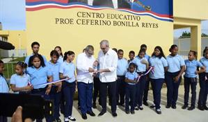 Presidente Abinader inicia agenda en Santiago con inauguración de escuela en Hato del Yaque
