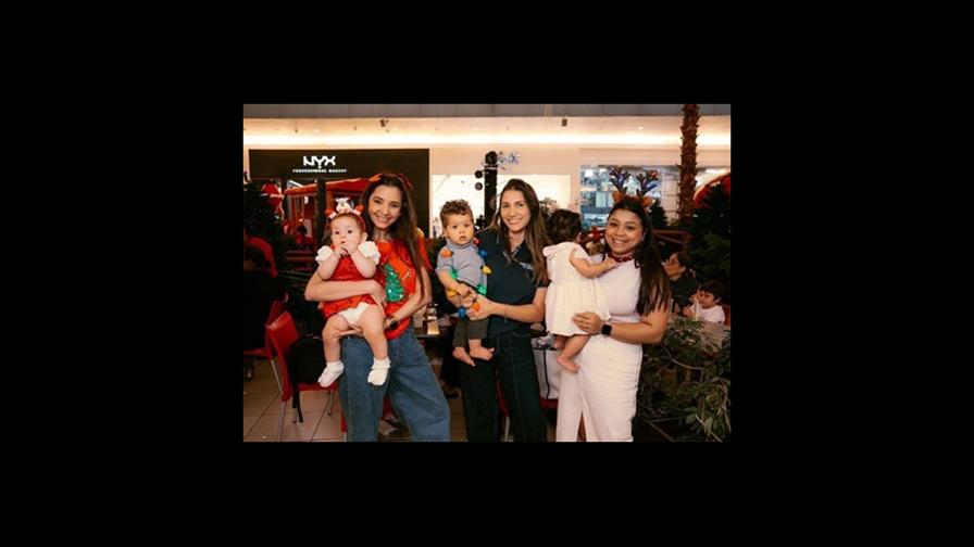 Ágora Mall celebra la Navidad con el Árbol que Canta y Regala Sonrisas Ágora Mall celebra la Navidad con el Árbol que Canta y Regala Sonrisas