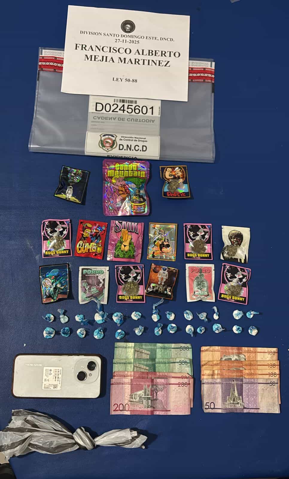 Evidencias ocupadas durante uno de los operativos realizados por la DNCD.