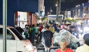 Viernes Negro 2025: dominicanos salen a aprovechar las ofertas pese a la lluvia