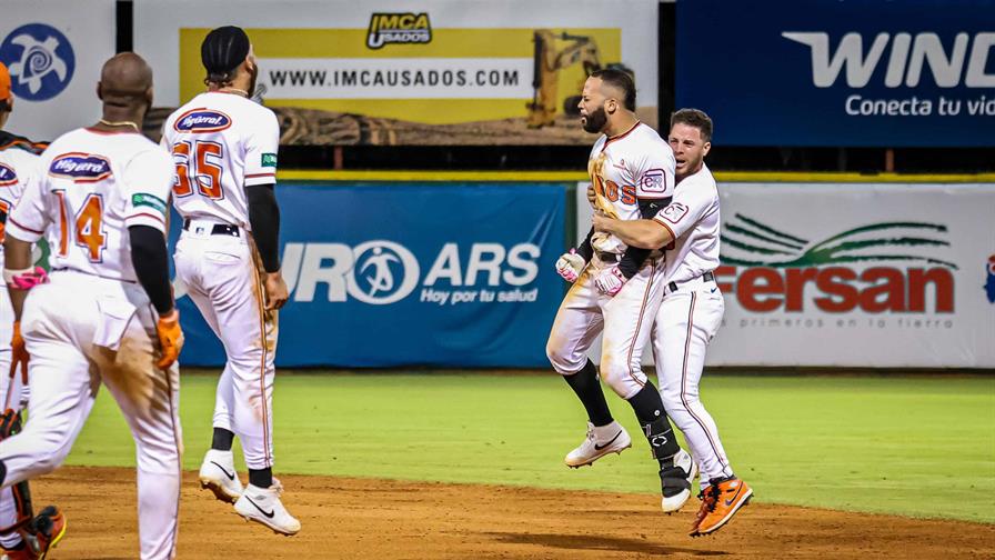 Gilberto Celestino decide remontada de los Toros sobre los Gigantes Gilberto Celestino decide remontada de los Toros sobre los Gigantes