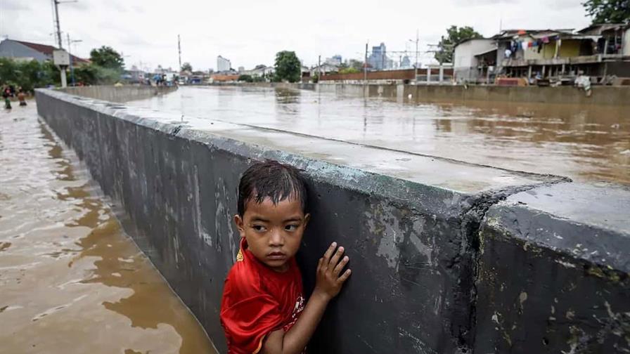 El devastador balance por las lluvias en Indonesia: 435 muertos y 406 personas desaparecidas