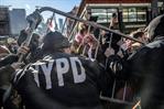 Varios manifestantes arrestados por bloquear el paso a agentes migratorios en Nueva York Varios manifestantes arrestados por bloquear el paso a agentes migratorios en Nueva York