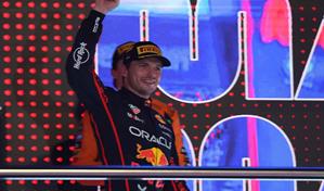 Verstappen pone patas arriba el Mundial y Sainz araña un épico podio