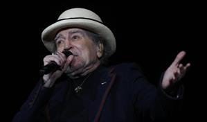 Joaquín Sabina da un emocionado adiós en el último concierto y el más importante de su vida