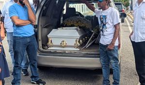 Sepultan en El Ingenio Arriba a adolescente muerto por compañero en Santiago