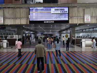 Principal aeropuerto de Venezuela dice esta listo abrir