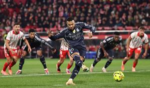 Real Madrid firma tercer empate seguido en Liga y cede el liderato al Barça