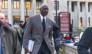 Michael Jordan asiste a la corte en el inicio de su demanda antimonopolio contra NASCAR