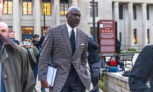 Michael Jordan asiste a la corte en el inicio de su demanda antimonopolio contra NASCAR