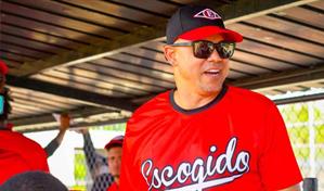 Leones del Escogido destituyen al dirigente Alex Cintrón