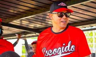 Leones del Escogido destituyen al dirigente Alex Cintrón