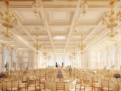 Donald Trump sale en defensa de la construcción de su salón de baile