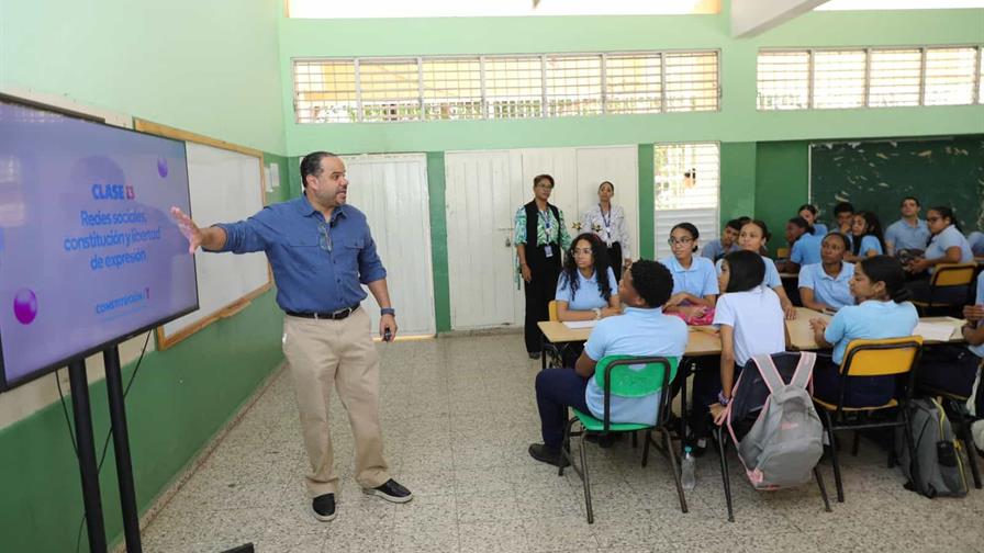 La bitácora del maestro: Crónicas constitucionales desde el aula pública (Clase 13) La bitácora del maestro: Crónicas constitucionales desde el aula pública (Clase 13)