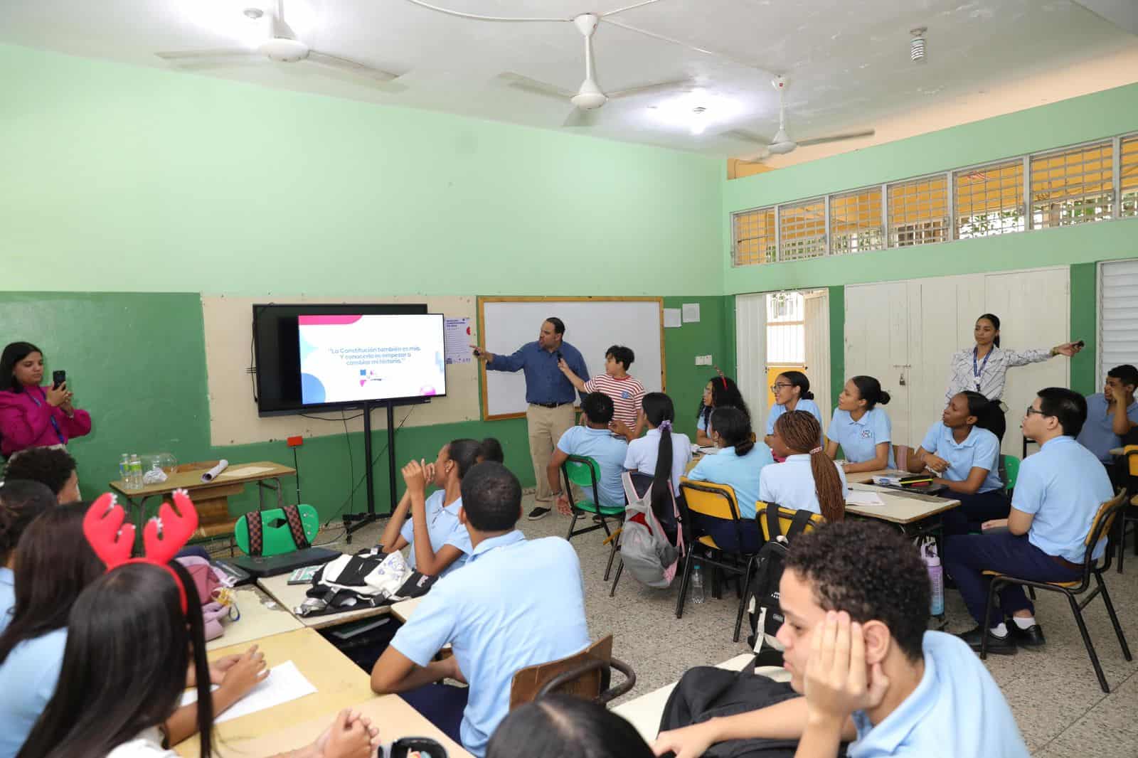 La clase terminó con un consenso colectivo: La libertad de expresión es un derecho, sí. Pero su fuerza real aparece cuando está guiada por la responsabilidad y por el respeto a la dignidad de los demás.