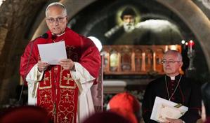El papa ora por la paz en su visita a Líbano