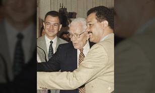 Leonel, Mar&iacute;a Elvira y el Eco de 1990