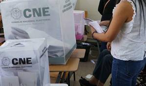 Honduras retrasa por una hora el cierre de las urnas ante la gran afluencia de electores