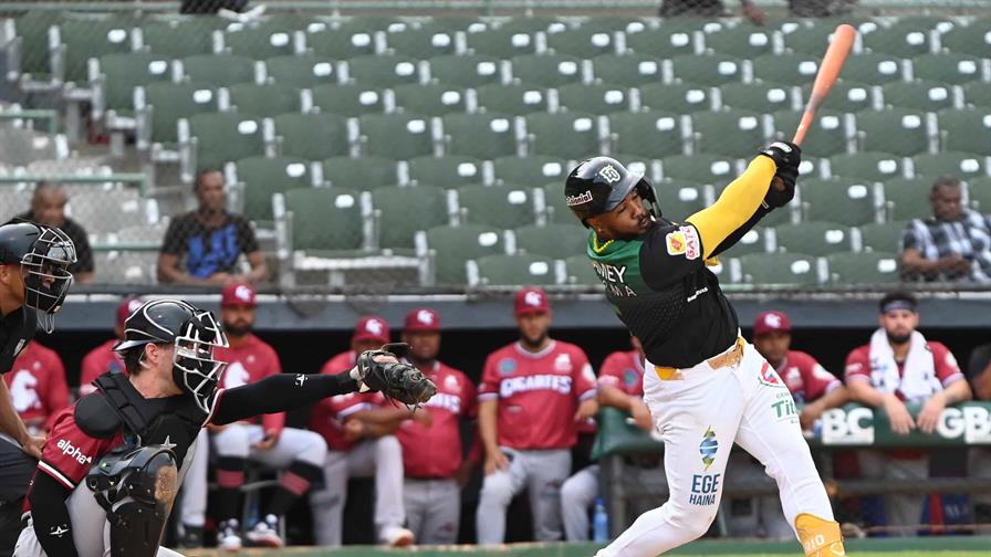 Estrellas y Leones intercambian jugadores en Lidom