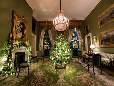 Melania Trump presenta la decoración navideña de la Casa Blanca