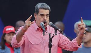 Maduro reaparece en público tras cinco días y acalla rumores de fuga en medio de tensión con EE. UU.