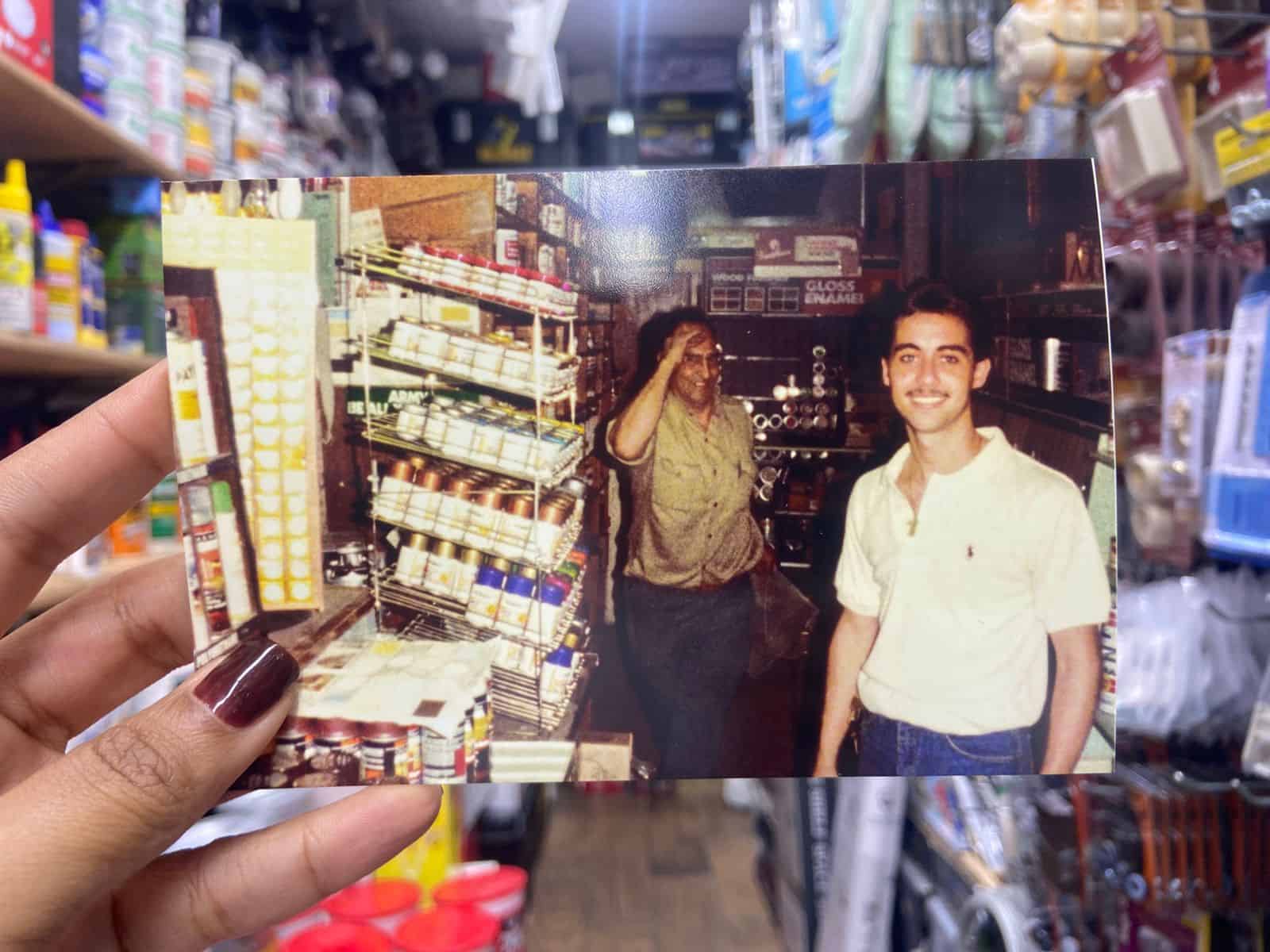 Rodolfo (Rudy) Corona, en la ferretería