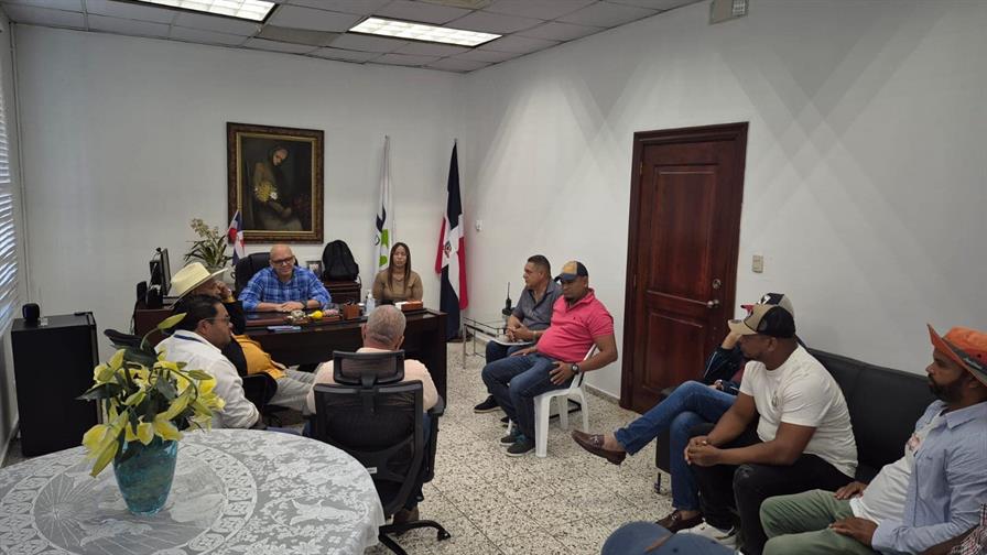 Comerciantes y autoridades se reúnen para fortalecer la operatividad del comercio fronterizo