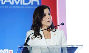 Un giro en el enfoque: señales políticas y económicas en el discurso de la embajadora Campos