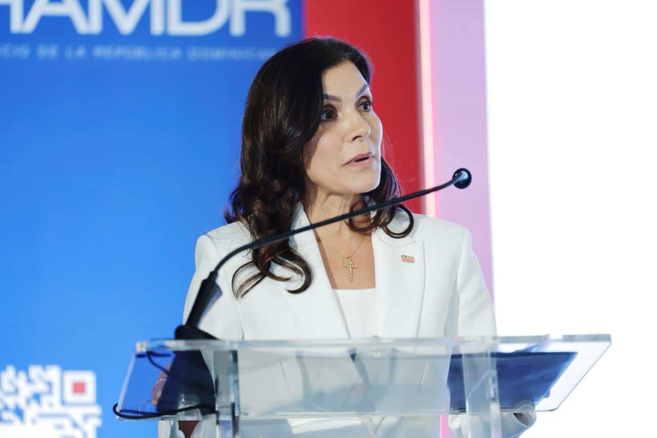 Un giro en el enfoque: señales políticas y económicas en el discurso de la embajadora Campos