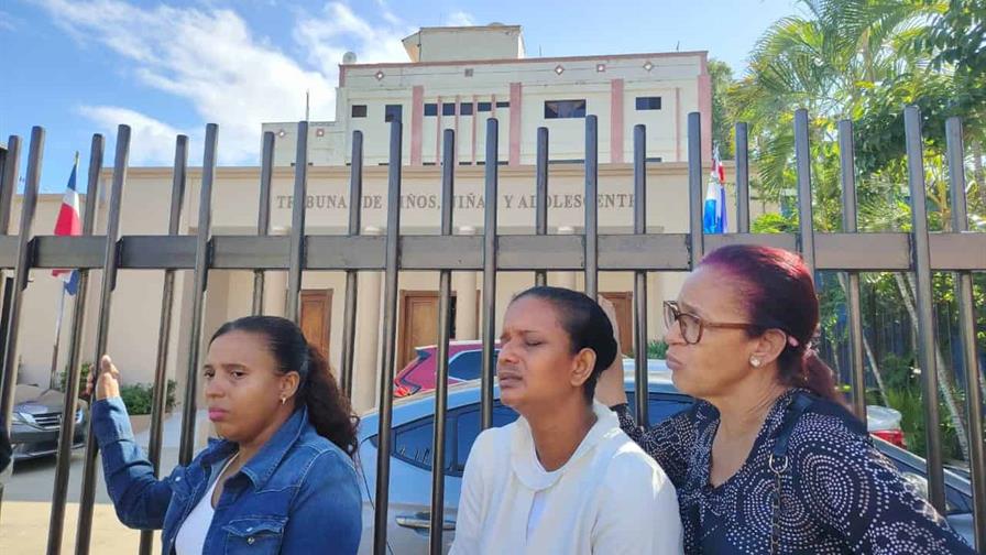 Claman justicia por muerte de estudiante de 14 años tras riña en Santiago Oeste