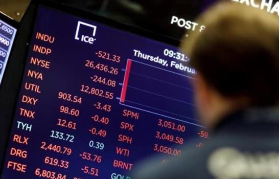 Wall Street cierra en rojo en jornada marcada por las caídas de las criptomonedas