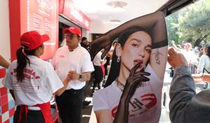 Dua Lipa fusiona su imagen con el taco mexicano para el cierre de Radical Optimism Tour