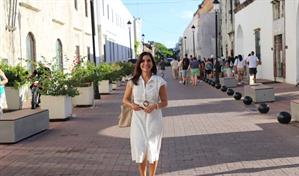 Embajadora de EE. UU. en RD recorre la Zona Colonial y destaca cultura dominicana