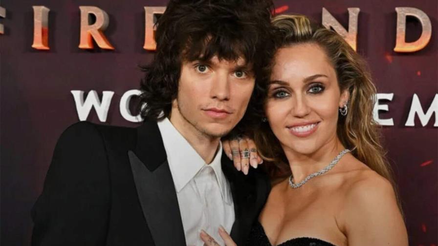 Miley Cyrus confirma su compromiso con Maxx Morando tras cuatro años de relación