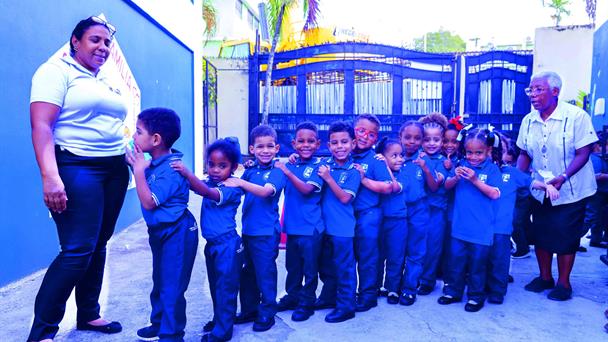 Mujeres que cambiaron un barrio: colegio "La Hora de Dios"