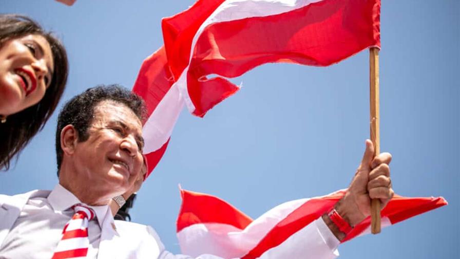 Salvador Nasralla toma leve ventaja al reanudarse conteo de votos en Honduras Salvador Nasralla toma leve ventaja al reanudarse conteo de votos en Honduras