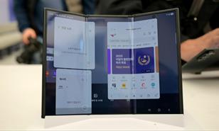 Samsung lanza su primer teléfono plegable triple