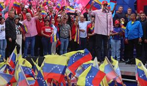 Chavistas en Caracas dicen que buscan la paz, pero están listos para defender la patria