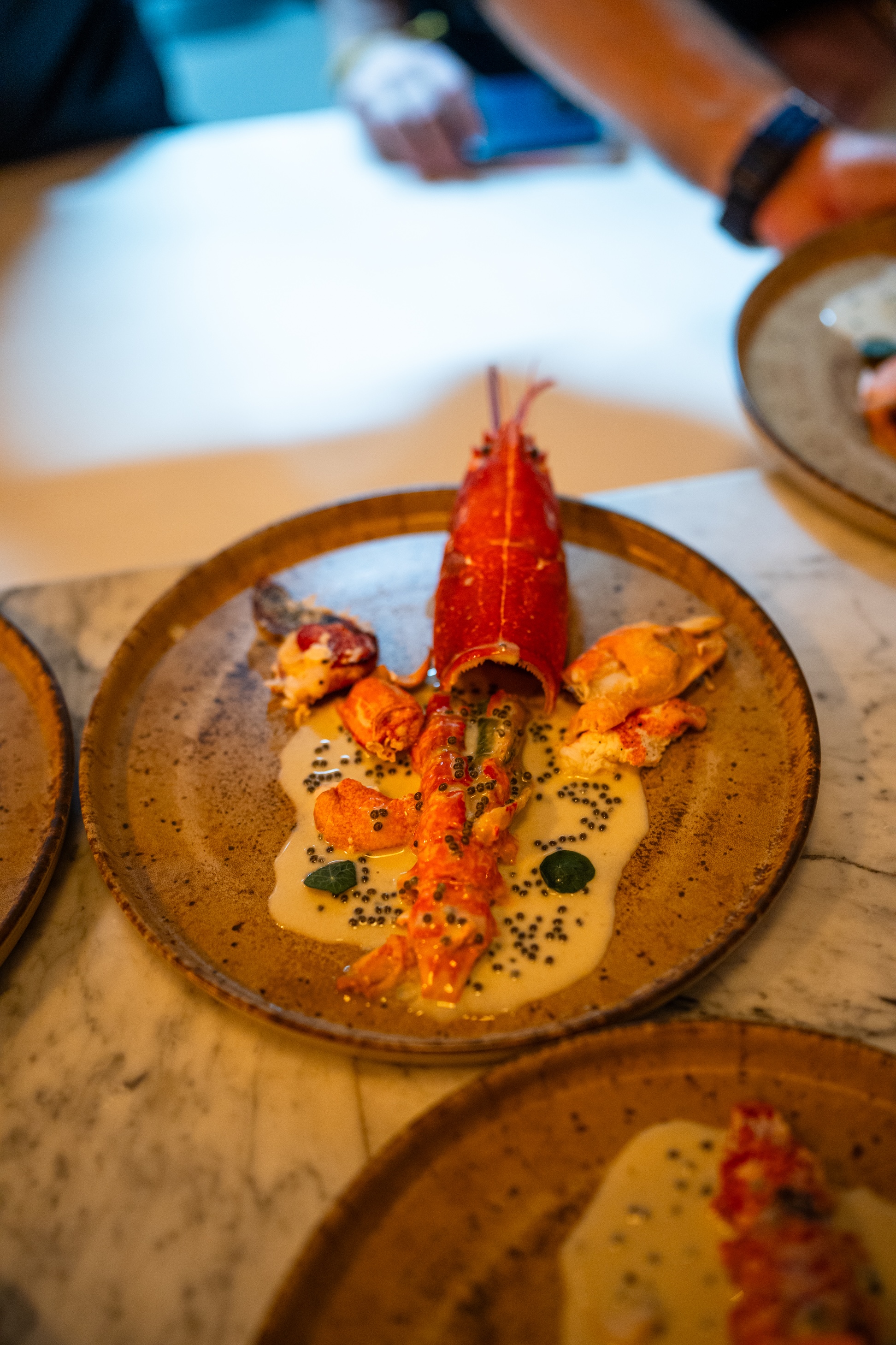 Bogavante asado con beurre blanc y caviar, del chef Miguel Astudillo.