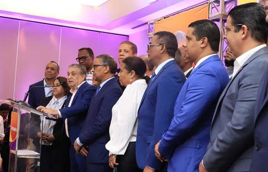 Dirigentes del PLD anuncian apoyo a Gonzalo Castillo rumbo al próximo torneo electoral