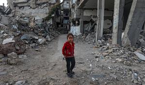 Los escombros y edificios derrumbados en Gaza dificultan la retirada de explosivos