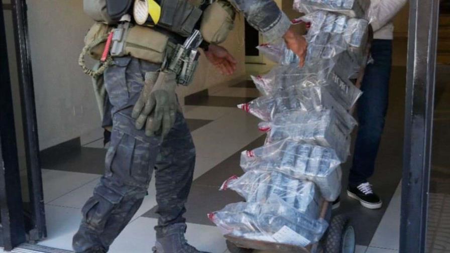 Incautan 114 paquetes de drogas en las costas de Baní; buscan a los tripulantes