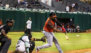 Los Toros maltratan el pitcheo oriental y se afianzan en la segunda posición