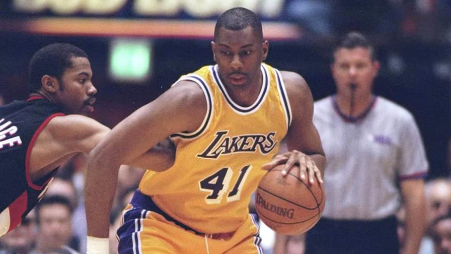 Muere a los 57 años Elden Campbell, ex Lakers que ganó el campeonato con los Pistons