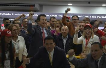 Presentador de TV Nasralla aventaja levemente a candidato de Trump en Honduras