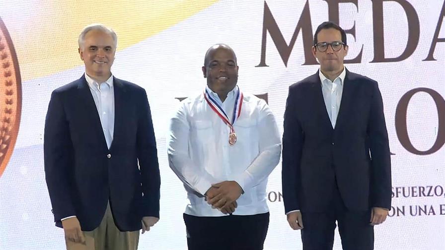 Regional 15 de Educación recibe medalla de bronce en Premio Nacional a la Calidad Educativa 2025 Regional 15 de Educación recibe medalla de bronce en Premio Nacional a la Calidad Educativa 2025